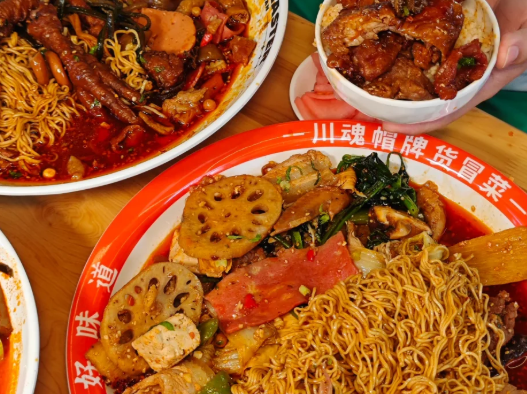 冒菜店沒人氣？帽牌貨教你幾招，顧客坐滿店