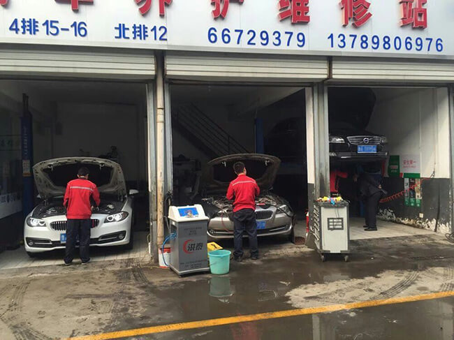 汽車排氣管滴水是怎么回事呢？